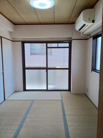 with 赤羽の和室|和室がひろがる居住スペース