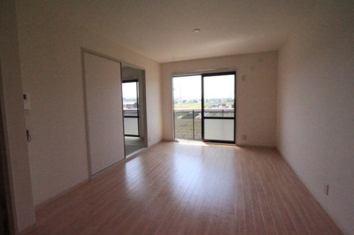 【居間・リビング】 | シャルマンカマダ | 広いリビングなのでレイアウト自由自在