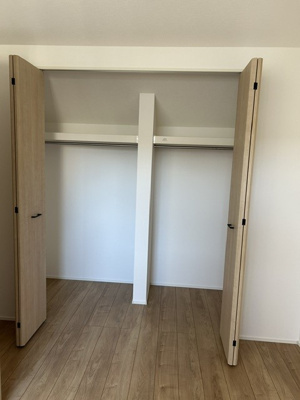 【収納】 | 広陵町１丁目　新築戸建 | こちらも大きなクローゼットでお部屋が広くお使いいただけます。