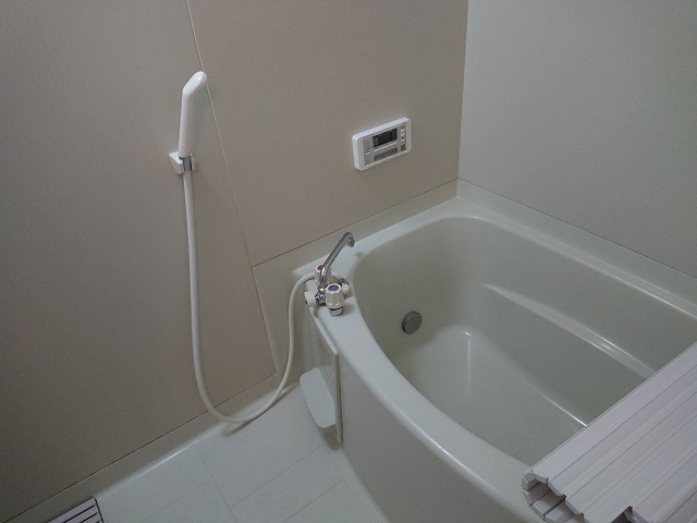 ロゼ・クォーツB棟の浴室