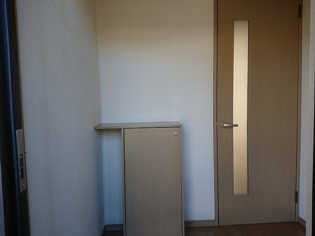 ロゼ・クォーツB棟の玄関