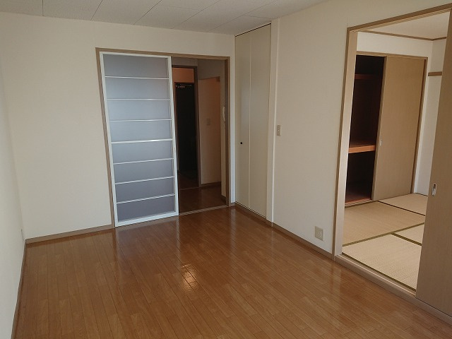 ロゼ・クォーツB棟のエントランス