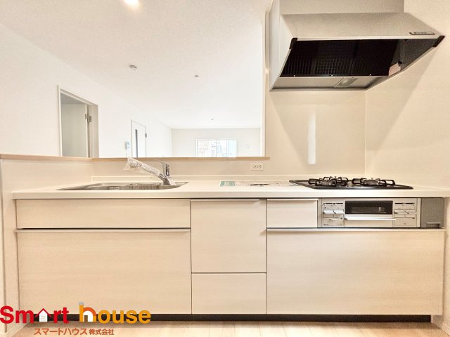 愛川町中津　新築１棟のキッチン|大容量収納付きキッチン！