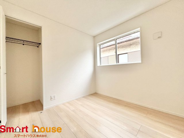 愛川町中津　新築１棟の洋室|家族一人ひとりの大切なプライベート空間。趣味に合わせて使って頂けるようシンプルに仕上げてあります。暮らし心地を大きく左右する収納を、適材適所に配置し使い勝手を考慮しました。
