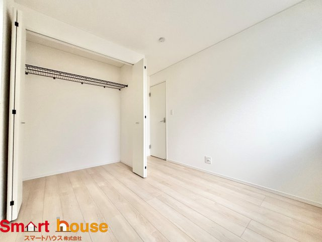 愛川町中津　新築１棟の洋室|充分な広さと収納機能を備えた部屋はお子様の自発性と成長を促します。お子様の成長を支える、勉強や好きなことに没頭する学びの空間にいかがですか？
