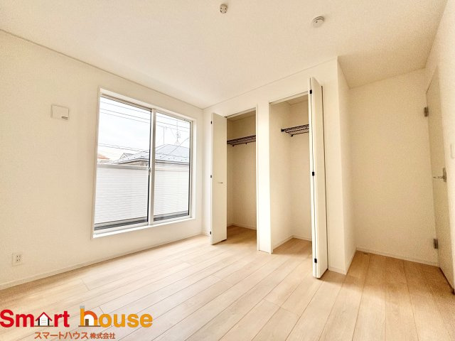 愛川町中津　新築１棟の洋室|家族一人ひとりの大切なプライベート空間。趣味に合わせて使って頂けるようシンプルに仕上げてあります。暮らし心地を大きく左右する収納を、適材適所に配置し使い勝手を考慮しました。
