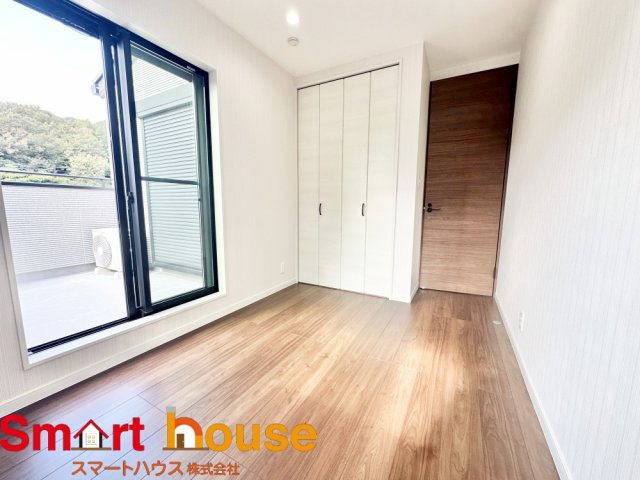 座間市入谷東　築浅1棟の洋室