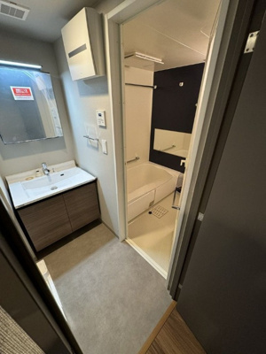 【洗面所】 | ミライズ東京墨田レジデンス | 明るい洗面所です