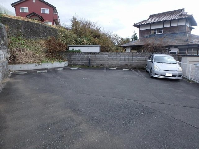 シャンクレールの駐車場