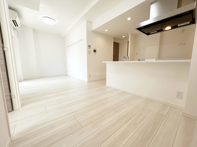 北区神谷１丁目の賃貸マンションの居間・リビング|オープンキッチンで開放的なリビングです☆