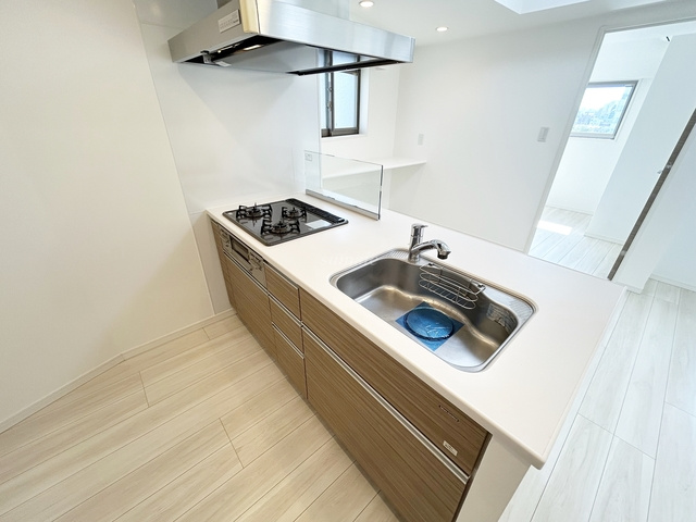 北区神谷１丁目の賃貸マンションのキッチン|3口ガスコンロのシステムキッチン☆