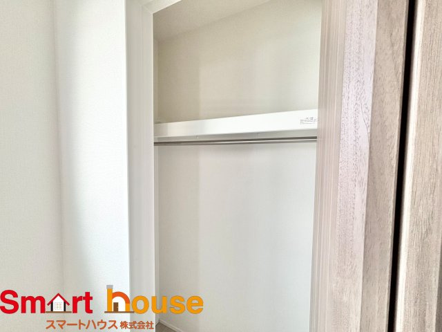 伊勢原市高森台1丁目　最終1棟の収納|ウォークインクローゼットのある住まいで収納上手な生活を実現！衣類だけでなく、箱物や思い出の品もたっぷり収納できますので、整理整頓もスムーズに。居室空間をより広々と使えます！