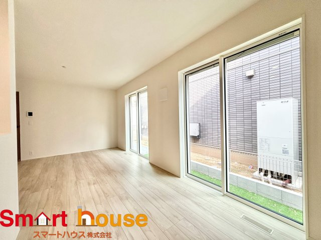 伊勢原市高森台1丁目　最終1棟の居間・リビング|家族の笑い声が聞こえてきそうな大空間♪大きめのLDKはそれだけで心が和みます。家族揃ってリビングで過ごすお休みの日が、楽しみになる場所となることでしょう。