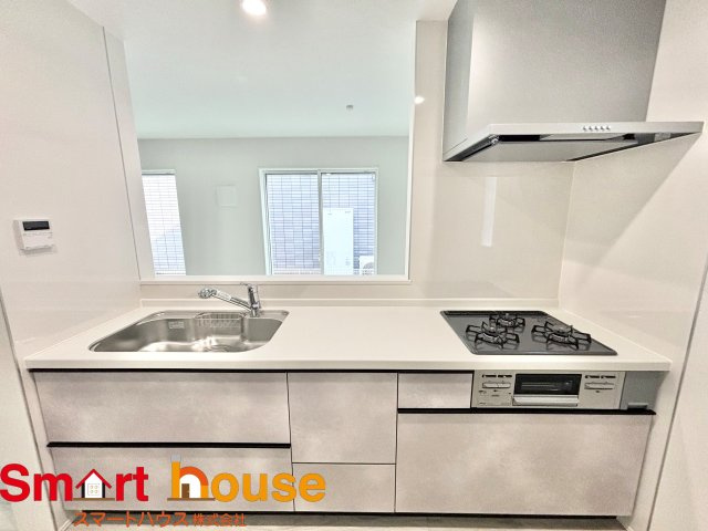 伊勢原市高森台1丁目　最終1棟のキッチン|キッチンワークしながら大切な家族との会話を楽しむ。家族のコミュニケーションが生まれるキッチンです♪