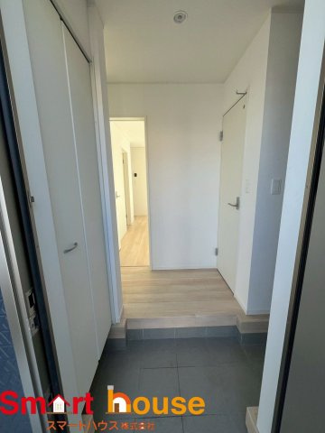 相模原市緑区町屋第36　新築1棟の玄関|住む人も来客も入った瞬間にワクワクさせてくれるオシャレな玄関♪
収納もたっぷりあるので、靴がたくさんあっても安心！
気持ちの良い朝は、毎日ここからスタートしていきます♪