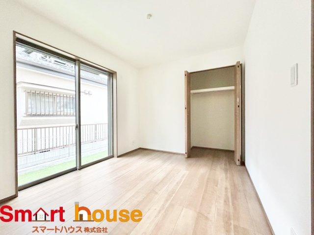 大和市下鶴間　新築1棟の洋室|家族一人ひとりの大切なプライベート空間。趣味に合わせて使って頂けるようシンプルに仕上げてあります。暮らし心地を大きく左右する収納を、適材適所に配置し使い勝手を考慮しました。