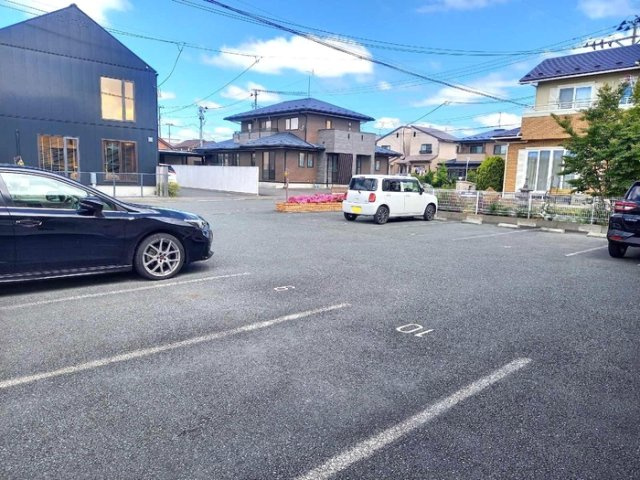 サウスクリスタルの駐車場