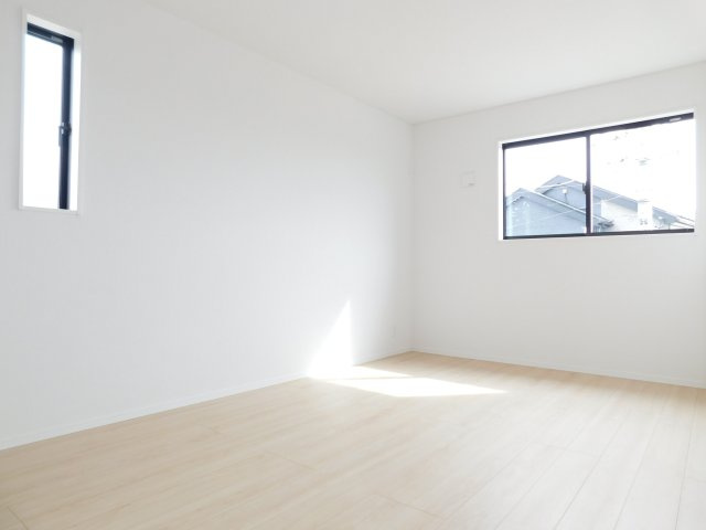 弥富市五之三町川平の新築一戸建の洋室|◇洋室◇　　南面で明るい洋室７．５帖　収納２ヵ所完備！