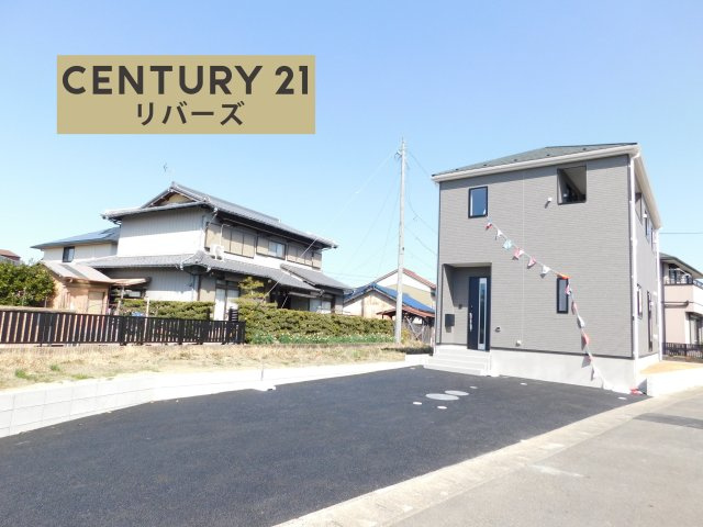 弥富市五之三町川平の新築一戸建の前面道路含む現地写真|◇オール電化住宅◇　　いつでも見学出来ます♪♪（お問合せ当日、平日、水曜、夜間でもＯＫ）　南西角地！　敷地４８．５２坪！　駐車４台ＯＫ！　防犯カメラやＥＶ車充電完備！　全居室南向き♪