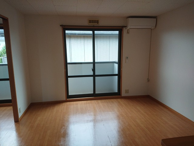 ミヤ・エレガンテⅤの居間・リビング