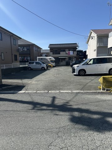 フローム藤沢の駐車場