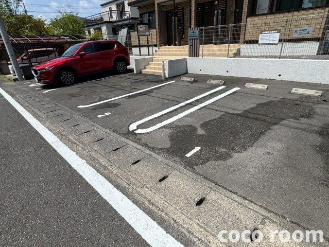 メゾンピジョノの駐車場