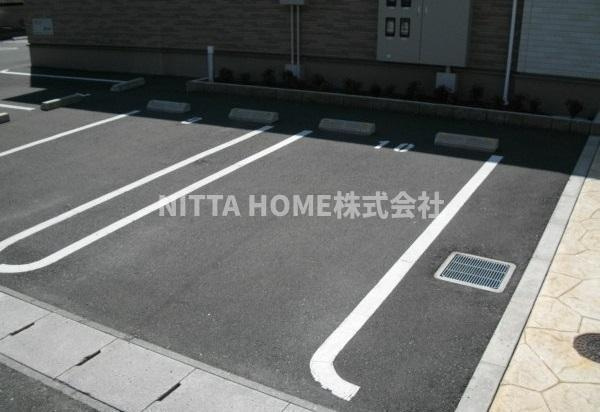 ラ　ビアンデ篠山Ⅰの駐車場|敷地内駐車場ついてますよ(*^^)v