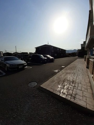 【駐車場】 | サンライズＡ | 駐車場があるので、車を買う予定の方も安心です