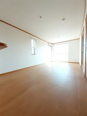 【居間・リビング】 | サンライズＡ | こちらのリビングで趣味の時間をお楽しみください