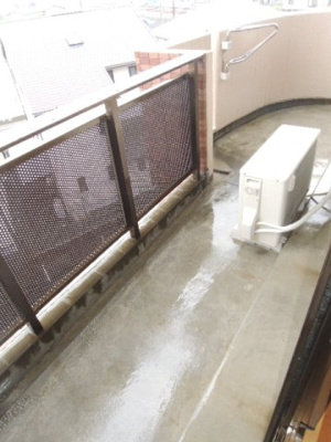 【バルコニー】 | グランディール | バルコニーからの眺めを楽しみながら食事をしませんか