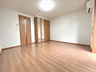 【内装】 | 中宿ベース | 洋室