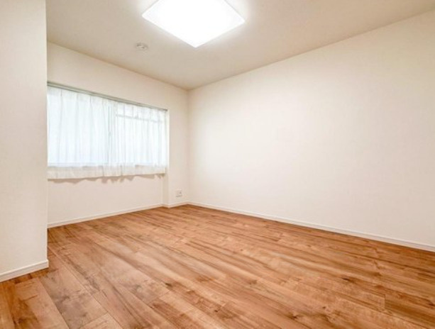 戸塚サニーフラットの洋室|廊下側のお部屋です。明るさも充分あるお部屋なので、居室としての居住性にも適しているお部屋です。