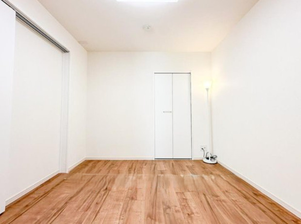 戸塚サニーフラットの洋室|家族一人ひとりの大切なプライベート空間の居室。家具の配置のご相談は是非お任せください。