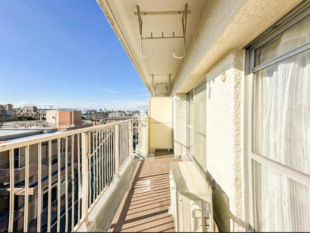 戸塚サニーフラットのバルコニー|開放感がある突き抜けた景色が一面に広がる景色！ぜひ実際にご覧になって下さい♪