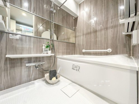 戸塚サニーフラットの浴室|毎日の疲れを癒すバスタイム。浴室換気乾燥暖房機付きでお風呂の環境の維持にも！