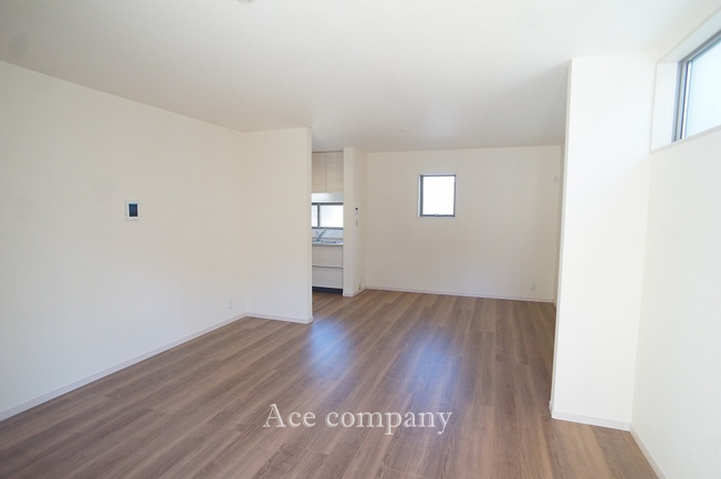 【居間・リビング】 | 八尾市小畑町2丁目　【2号棟/全4棟】 | 【LDK：ゆったり18.25帖♪】