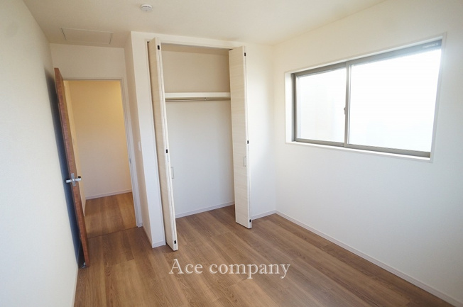 【内装】 | 八尾市小畑町2丁目　【2号棟/全4棟】 | 【2階：ストレージルーム】クローゼット完備です♪