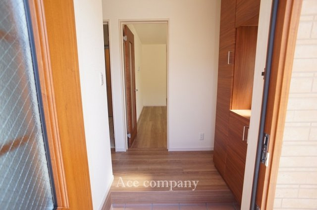 【玄関】 | 八尾市小畑町2丁目　【2号棟/全4棟】 | 玄関人感センサー照明付き☆シューズボックス付きです♪