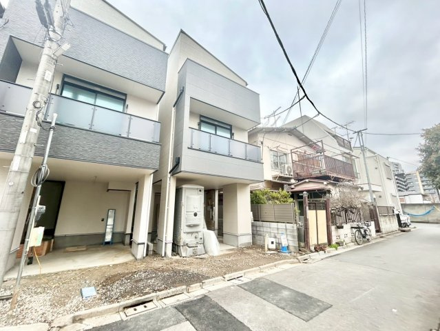 板橋区大和町　新築戸建　残1棟の前面道路含む現地写真|2026.02.26撮影

現地ご見学希望・資料請求などお気軽にお問い合わせ下さい！
03-5990-5201