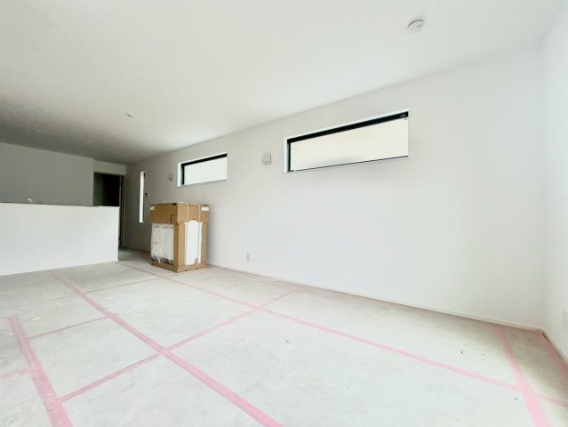 板橋区大和町　新築戸建　残1棟の居間・リビング|2026.02.26撮影

現地ご見学希望・資料請求などお気軽にお問い合わせ下さい！
03-5990-5201