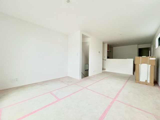 板橋区大和町　新築戸建　残1棟の居間・リビング|2026.02.26撮影

現地ご見学希望・資料請求などお気軽にお問い合わせ下さい！
03-5990-5201