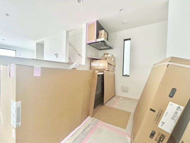 板橋区大和町　新築戸建　残1棟のキッチン|2026.02.26撮影

現地ご見学希望・資料請求などお気軽にお問い合わせ下さい！
03-5990-5201