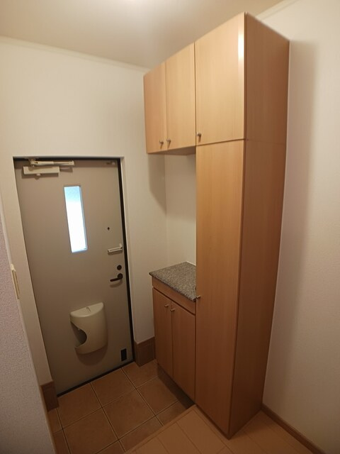 ル・ユニヴェール　Ａの玄関