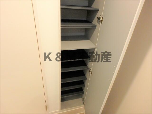 ＲＩＺＥＳＴ　ＦＯＮＴＡＩＮＥの収納|シューズボックス 