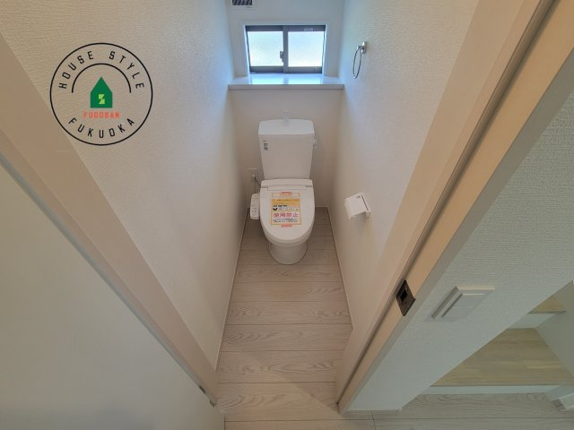 那珂川市片縄東1丁目第4-1棟（1号棟）の内観：施工例|温水洗浄便座を完備しております。2ヶ所にトイレがあるのは朝の慌ただしい時間も安心です。