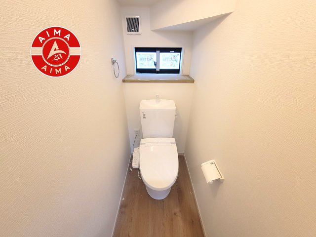 那珂川市片縄東1丁目第4-1棟（1号棟）のトイレ|温水洗浄便座を完備しております。2ヶ所にトイレがあるのは朝の慌ただしい時間も安心です。