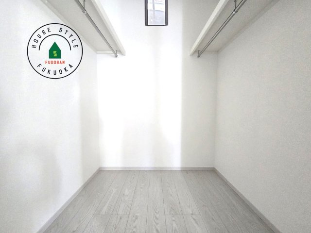 那珂川市片縄東1丁目第4-1棟（1号棟）の内観：施工例|洋服や大きな荷物が多い方や人数の多いご家族などは、一般的なクローゼットよりもウォークインクローゼットのほうが使い勝手が良いです。