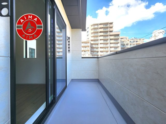 那珂川市片縄東1丁目第4-1棟（1号棟）のバルコニー|風をしっかりと感じられるバルコニーでは、毎日が洗濯日和です。広々としているので洗濯も楽しくなるでしょうし、気分転換にバルコニーからの眺めを楽しむのもいいでしょう。