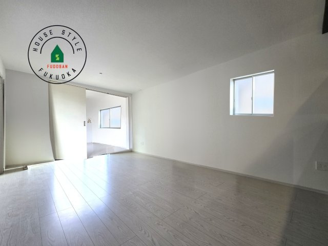 那珂川市片縄東1丁目第4-1棟（1号棟）の内観：施工例|ご家族を近くに感じられる対面キッチンのLDK。会話もはずみそうですね。