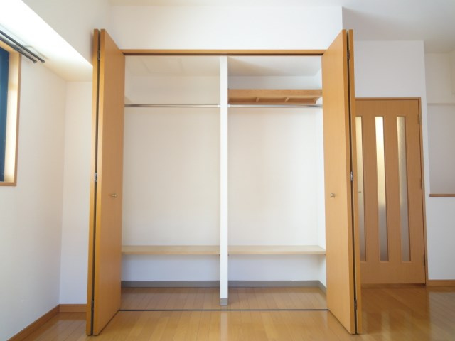 プレサンス神戸裁判所前の収納